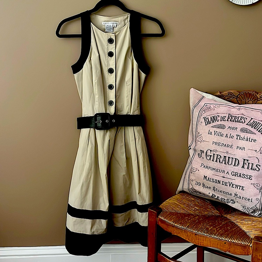 Maggy London Sundress. Great Vintage Vibe. Wide Black Stretchy Belt. Pockets.